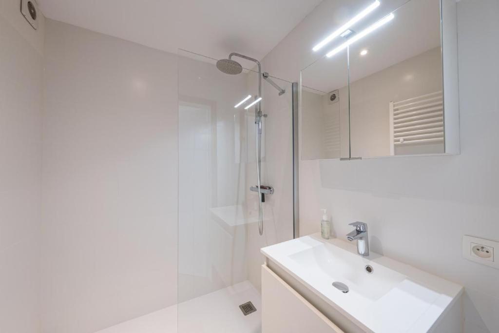 Luxury Apartment With Free Parking Oostende Exterior foto